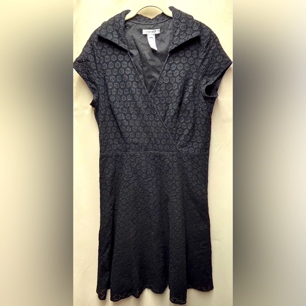Nine West Sheath Dress Size 16 Black Floral Eyelet Lace Cap Sleeve Knee Length - Picture 1 of 5